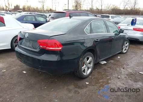 2012 Volkswagen Passat 2.5L Se z USA, uszkodzony, nr VIN 1VWBH7A35CC075859